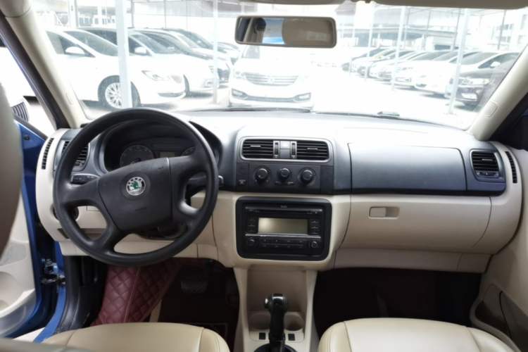 Used Skoda Fabia 2009 1.4L Automatic Crystal Edition Center Console