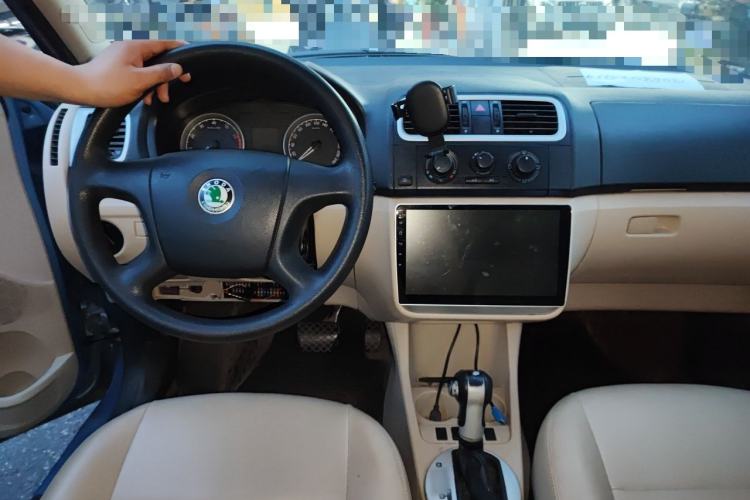 Used Skoda Fabia 2009 1.6L Automatic Crystal Edition Center Console