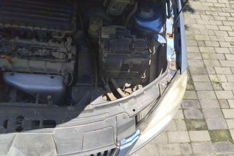 Used Skoda Fabia 2009 1.4L Automatic Crystal Edition Engine Bay Left