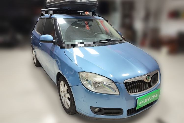 Used Skoda Fabia 2009 1.6L Automatic Crystal Edition Front Right 45 Deg
