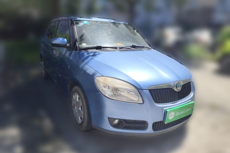 Used Skoda Fabia 2009 1.4L Automatic Crystal Edition Front Right 45 Deg