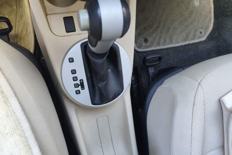Used Skoda Fabia 2009 1.4L Automatic Crystal Edition Gear Lever