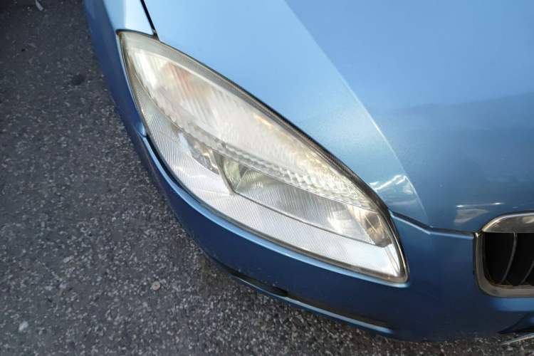 Used Skoda Fabia 2009 1.6L Automatic Crystal Edition Right Front Headlight
