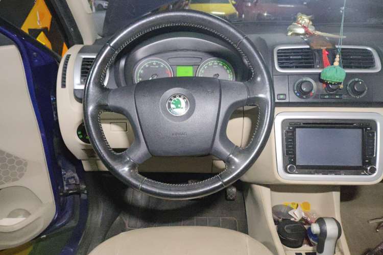 Used Skoda Fabia 2009 1.6L Automatic Crystal Edition Steering Wheel