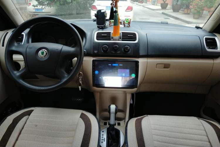 Used Skoda Fabia 2009 1.4L Automatic Crystal Edition Center Console