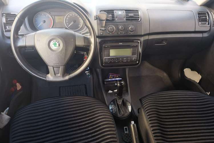 Used Skoda Fabia 2009 1.6L Automatic Crystal Edition Center Console