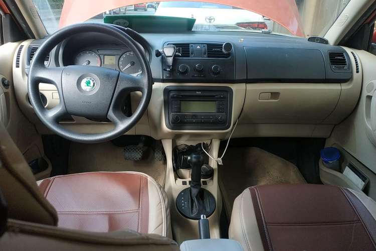Used Skoda Fabia 2009 1.4L Automatic Crystal Edition Center Console