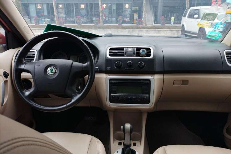 Used Skoda Fabia 2009 1.6L Automatic Crystal Edition Center Console
