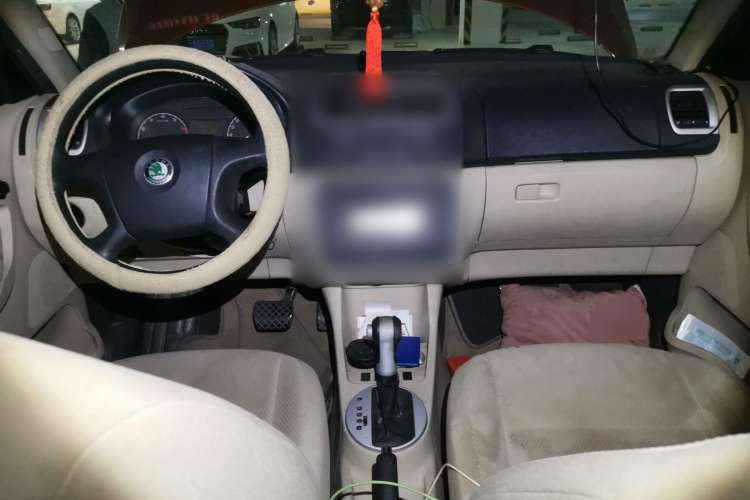 Used Skoda Fabia 2009 1.4L Automatic Crystal Edition Center Console