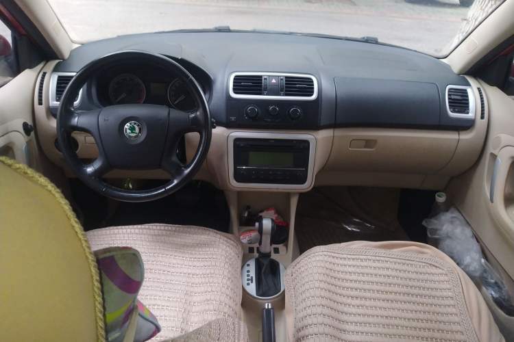 Used Skoda Fabia 2009 1.6L Automatic Crystal Edition Center Console