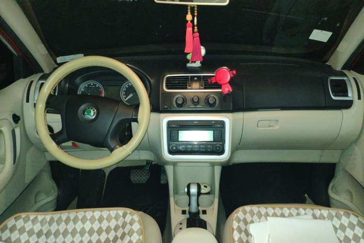 Used Skoda Fabia 2009 1.6L Automatic Crystal Edition Center Console