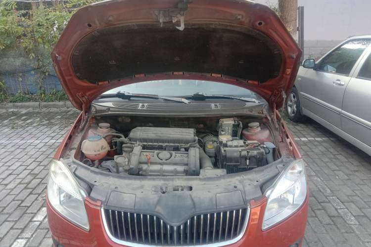 Used Skoda Fabia 2009 1.6L Automatic Crystal Edition Engine Bay