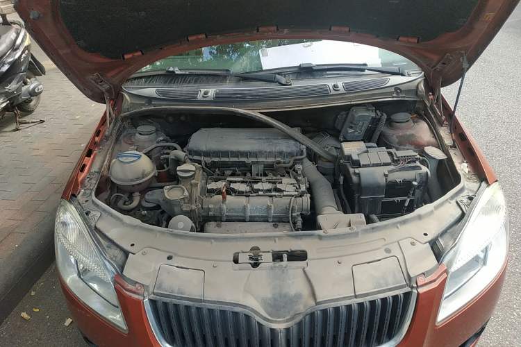 Used Skoda Fabia 2009 1.4L Automatic Crystal Edition Engine Bay