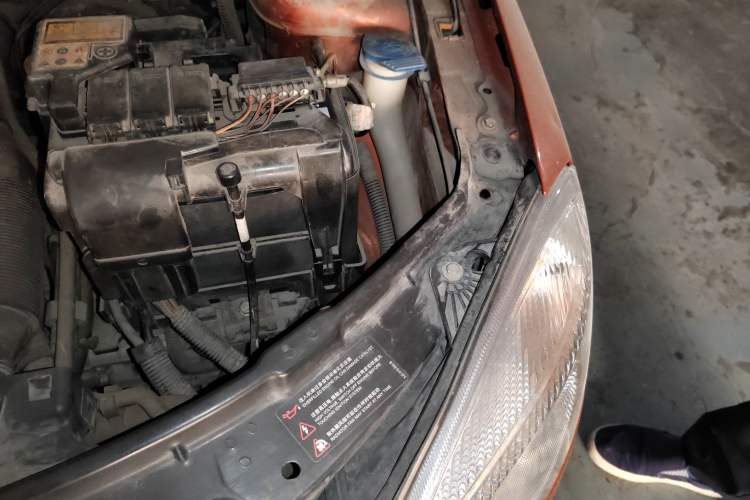Used Skoda Fabia 2009 1.6L Automatic Crystal Edition Engine Bay Left