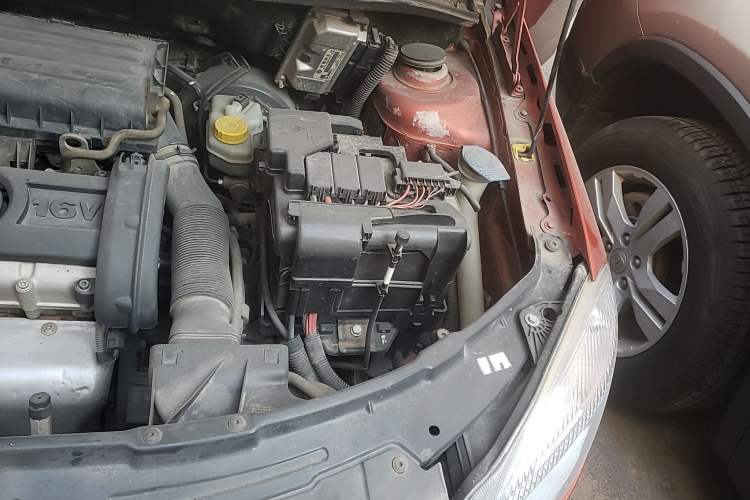 Used Skoda Fabia 2009 1.4L Automatic Crystal Edition Engine Bay Left