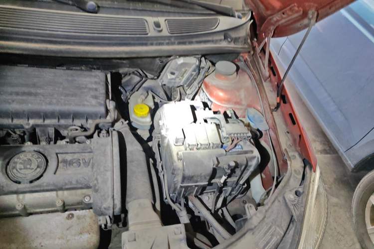 Used Skoda Fabia 2009 1.6L Automatic Crystal Edition Engine Bay Left