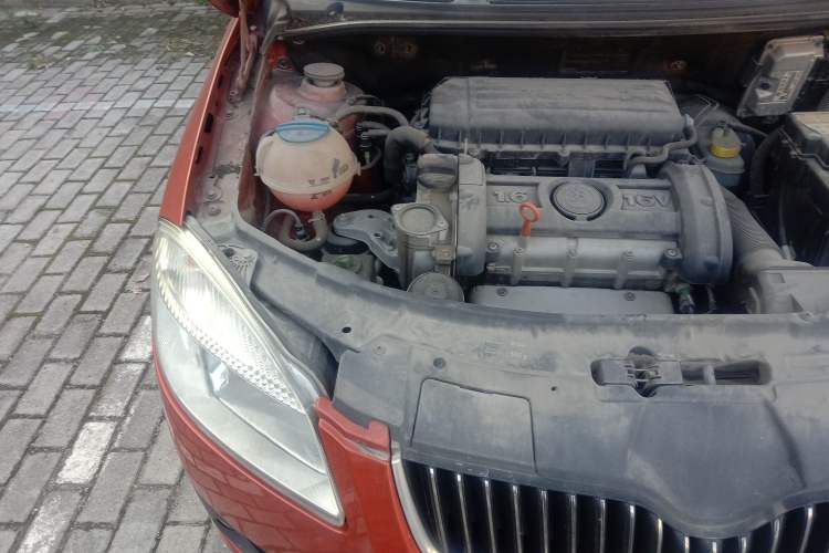 Used Skoda Fabia 2009 1.6L Automatic Crystal Edition Engine Bay Right