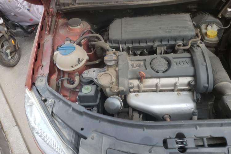 Used Skoda Fabia 2009 1.4L Automatic Crystal Edition Engine Bay Right