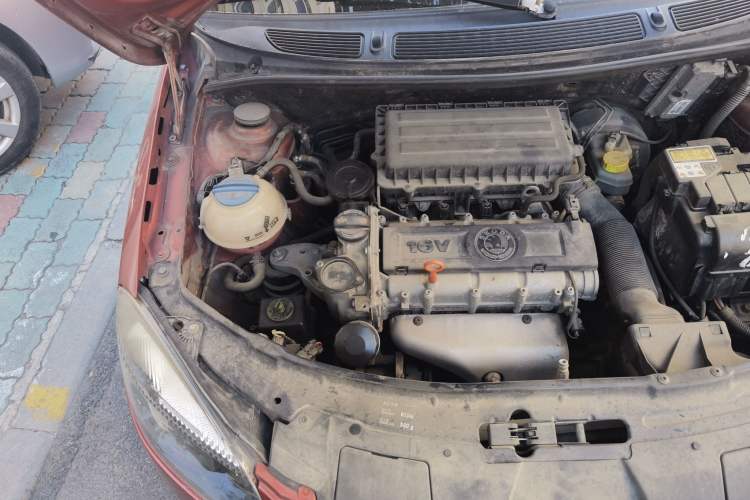 Used Skoda Fabia 2009 1.6L Automatic Crystal Edition Engine Bay Right