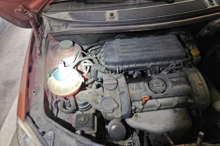 Used Skoda Fabia 2009 1.6L Automatic Crystal Edition Engine Bay Right