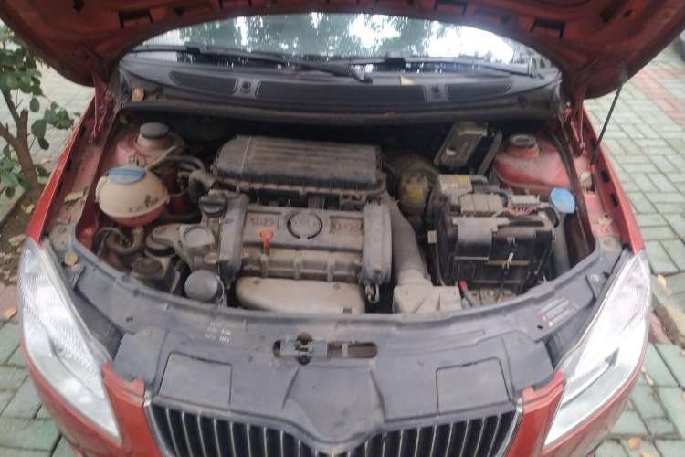 Used Skoda Fabia 2009 1.6L Automatic Crystal Edition Engine Bay