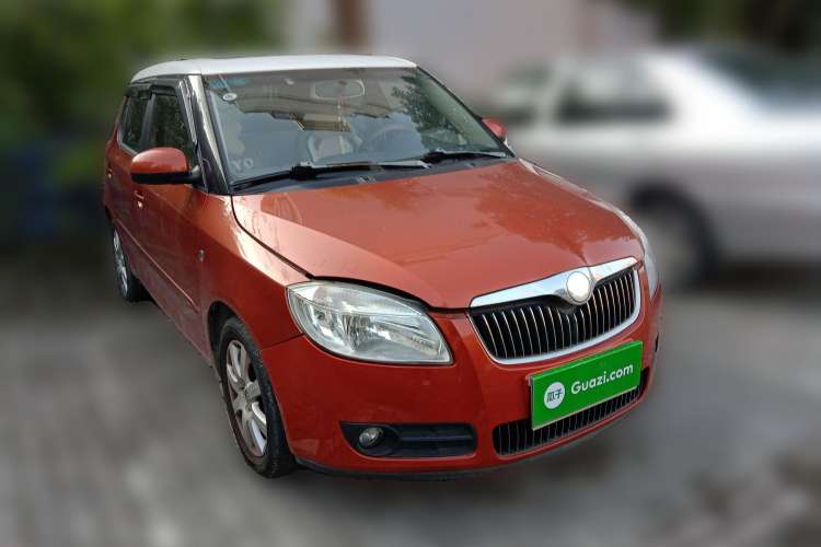 Used Skoda Fabia 2009 1.6L Automatic Crystal Edition Front Right 45 Deg