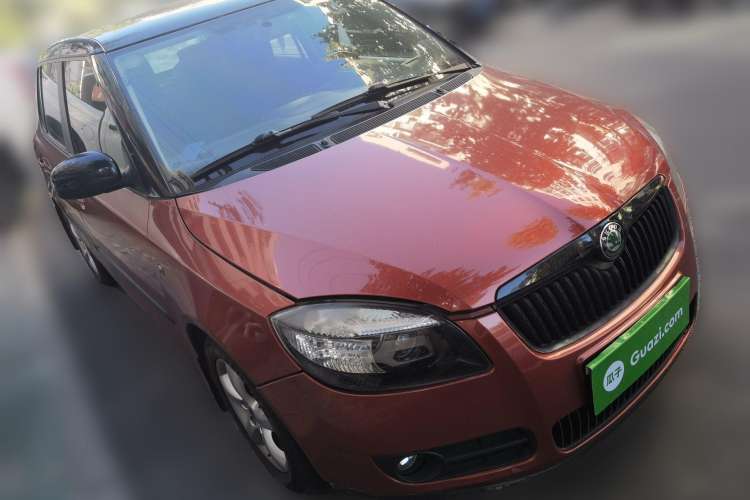 Used Skoda Fabia 2009 1.6L Automatic Crystal Edition Front Right 45 Deg