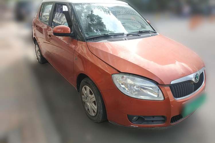 Used Skoda Fabia 2009 1.4L Automatic Crystal Edition Front Right 45 Deg
