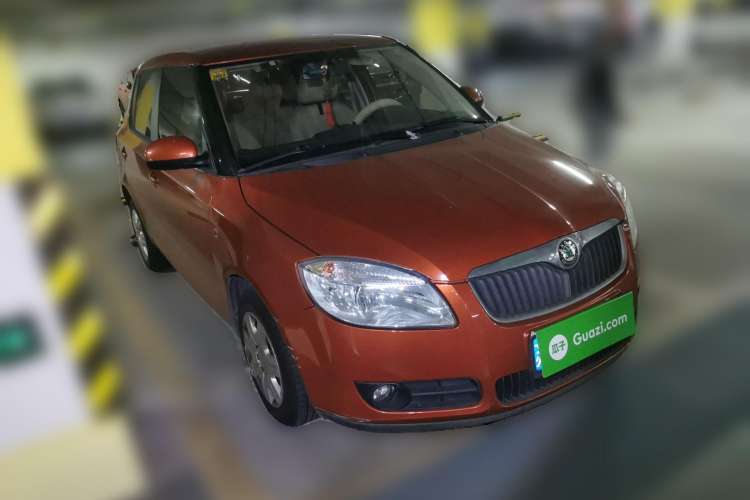 Used Skoda Fabia 2009 1.4L Automatic Crystal Edition Front Right 45 Deg