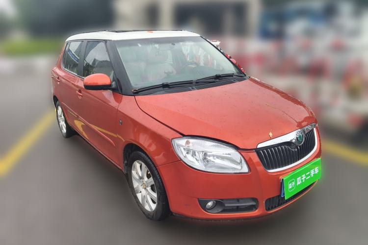 Used Skoda Fabia 2009 1.6L Automatic Crystal Edition Front Right 45 Deg