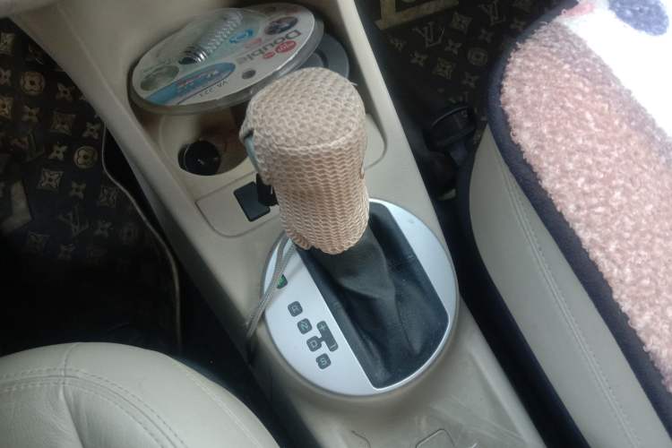 Used Skoda Fabia 2009 1.6L Automatic Crystal Edition Gear Lever