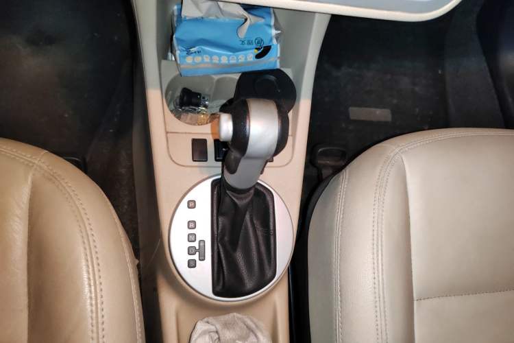 Used Skoda Fabia 2009 1.6L Automatic Crystal Edition Gear Lever