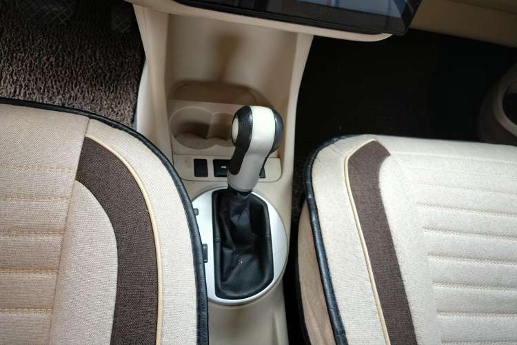 Used Skoda Fabia 2009 1.4L Automatic Crystal Edition Gear Lever