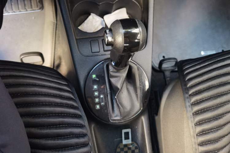 Used Skoda Fabia 2009 1.6L Automatic Crystal Edition Gear Lever