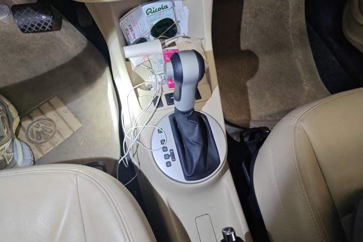 Used Skoda Fabia 2009 1.6L Automatic Crystal Edition Gear Lever