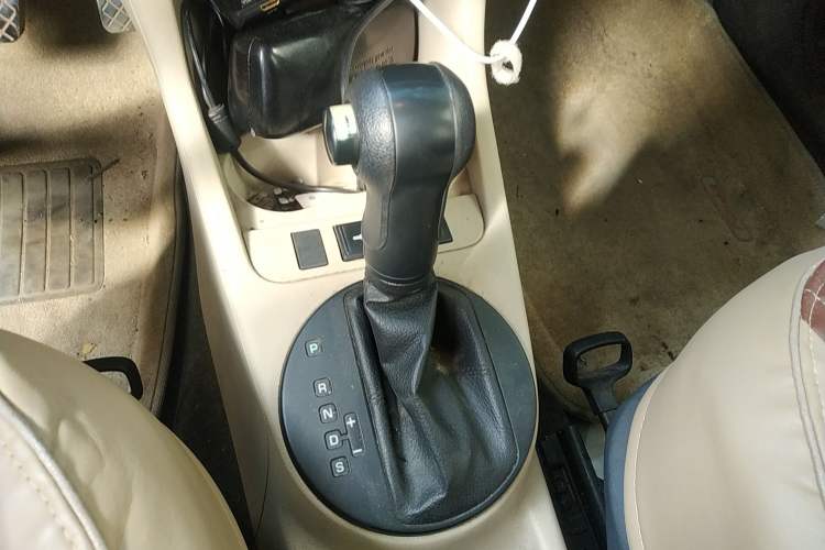 Used Skoda Fabia 2009 1.4L Automatic Crystal Edition Gear Lever
