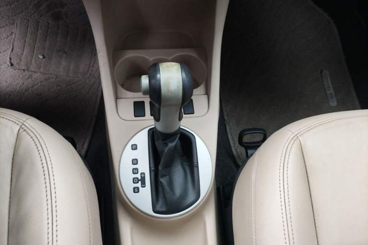 Used Skoda Fabia 2009 1.6L Automatic Crystal Edition Gear Lever