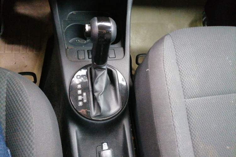 Used Skoda Fabia 2009 1.6L Automatic Crystal Edition Gear Lever