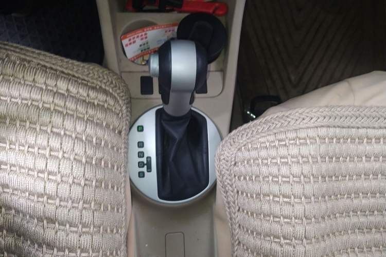 Used Skoda Fabia 2009 1.6L Automatic Crystal Edition Gear Lever