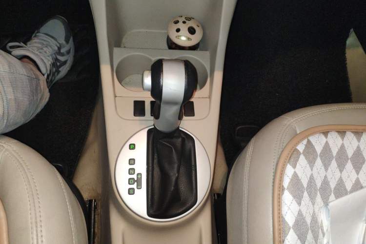 Used Skoda Fabia 2009 1.6L Automatic Crystal Edition Gear Lever