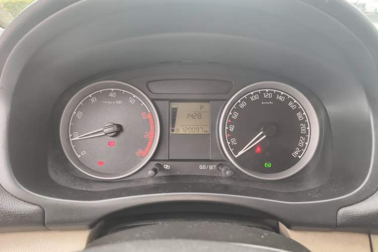 Used Skoda Fabia 2009 1.6L Automatic Crystal Edition Instrument Cluster