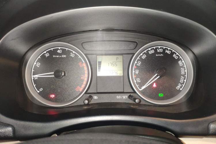 Used Skoda Fabia 2009 1.6L Automatic Crystal Edition Instrument Cluster