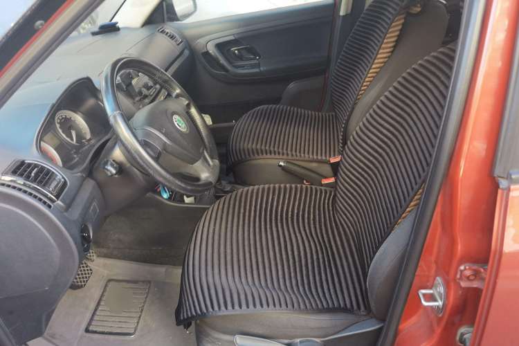 Used Skoda Fabia 2009 1.6L Automatic Crystal Edition Left Front Seat