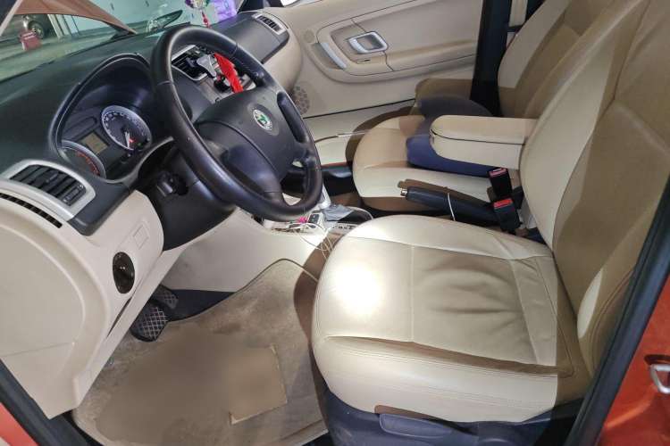 Used Skoda Fabia 2009 1.6L Automatic Crystal Edition Left Front Seat