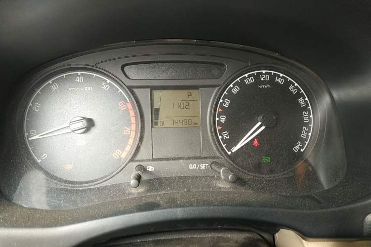 Used Skoda Fabia 2009 1.4L Automatic Crystal Edition Odometer Close Up