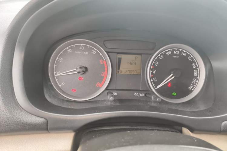 Used Skoda Fabia 2009 1.6L Automatic Crystal Edition Odometer Close Up