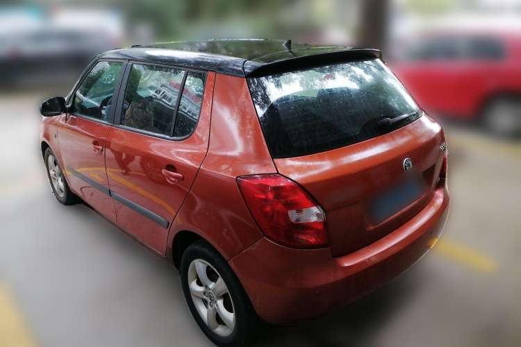 Used Skoda Fabia 2009 1.6L Automatic Crystal Edition Rear Left 45 Deg