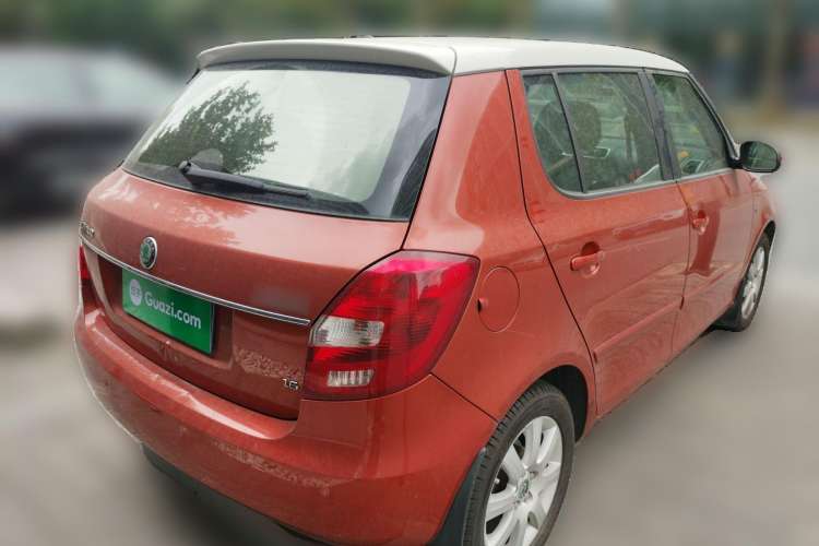 Used Skoda Fabia 2009 1.6L Automatic Crystal Edition Rear Right 45 Deg