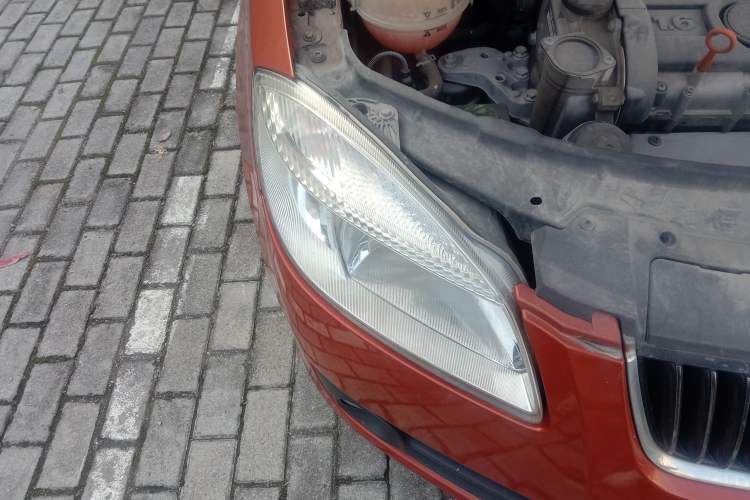 Used Skoda Fabia 2009 1.6L Automatic Crystal Edition Right Front Headlight