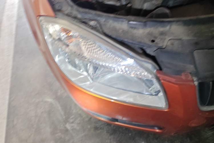 Used Skoda Fabia 2009 1.6L Automatic Crystal Edition Right Front Headlight